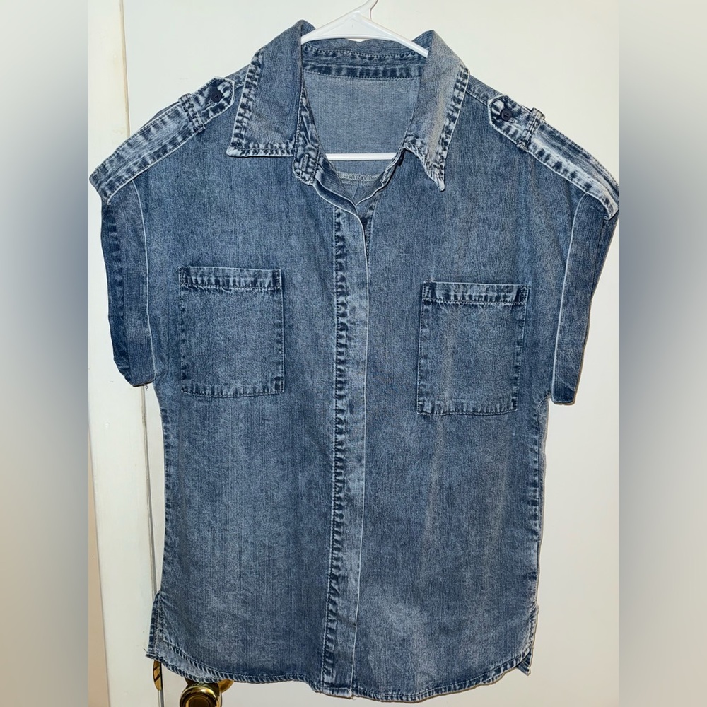 Sleeveless Washed Denim Button-Up Shirt - Blue